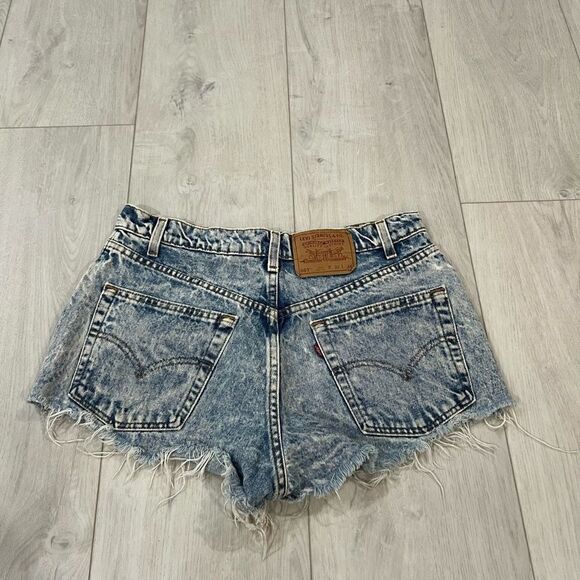 Vintage Levi’s women’s shorts size 32 - Picture 2 of 8